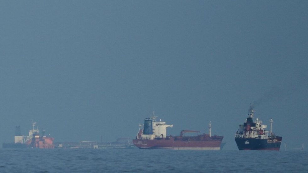Χιλιάδες ναυτικοί παγιδευμένοι στον Περσικό Κόλπο